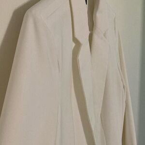 White Live Tree blazer that’s easy to style. Very sharp! Worn once. Size Large.